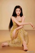 <b>但最杀我的还得是那双逆天2长腿</b>